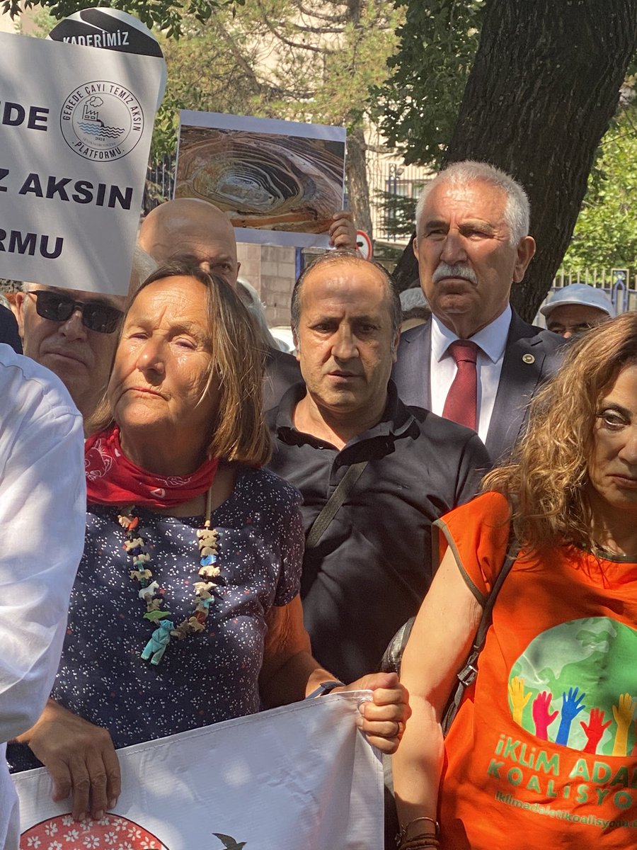 📌Zeytinlikleri, ormanları, tarım alanlarını yok edecek maden yasasına karşı Türkiye’nin dört bir yanından gelen doğa savunucuları TBMM önünde buluştu!

“Tokat’ın dağları, ovaları, yaylaları talan ediliyor. Bu yasa Sevr’in başka bir versiyonudur! Doğamıza sahip çıkmak,