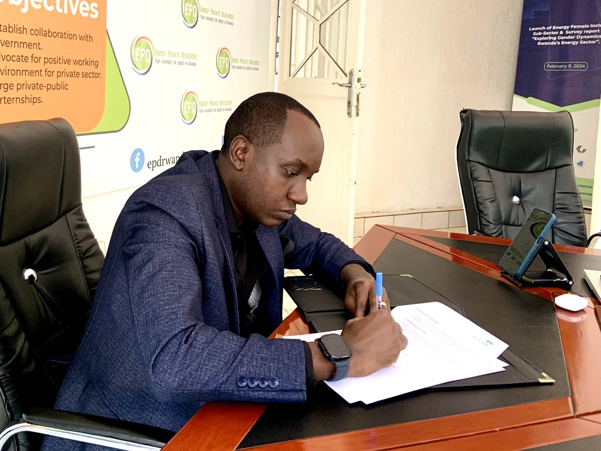 epd_rwanda's tweet photo. 🌍 EPD Partners with @RccdnRwanda to Advance Climate Resilience and Sustainable Energy!

🚨 Excited to announce a new MoU with @RccdnRwanda to boost climate resilience &amp; sustainable energy in Rwanda! 🌍⚡

Together, we’ll drive joint research, policy, awareness, and projects. https://t.co/jyzdaoW9l2