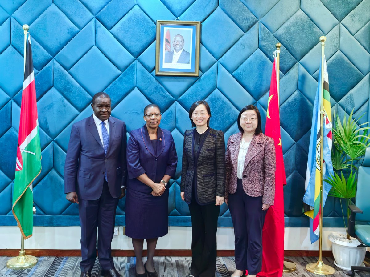 AmbGuoHaiyan's tweet image. Honored to pay a courtesy call to Hon. Dorcas Oduor, Attorney General of Kenya @AGOfficeKenya. Enjoyed the discussion on advancing bilateral cooperations for the benefit of both nations.