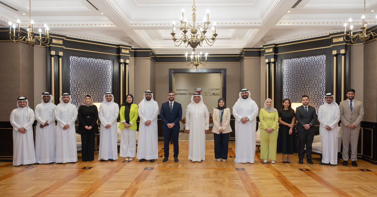 BahrainPMO's tweet image. جلسة نقاشية لسعادة الدكتور محمد بن مبارك بن دينه وزير النفط والبيئة المبعوث الخاص لشؤون المناخ مع منتسبي #برنامج_رئيس_مجلس_الوزراء لتنمية الكوادر الحكومية #البحرين #فريق_البحرين