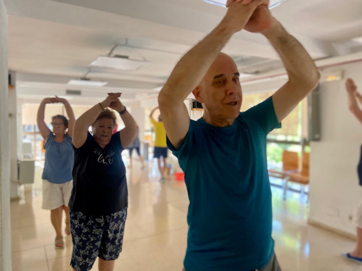 imasmallorca's tweet image. 🌞 Els CPAP de l’IMAS ofereixen +300 h d’activitats aquest estiu per promoure l’autonomia i combatre la solitud entre la gent gran.

🧘‍♀️Tallers físics, cognitius i socials entre 7 centres a Mallorca.

💫“La promoció de l’autonomia no entén de calendaris”

ℹ️bit.ly/TallersCPAPIMAS