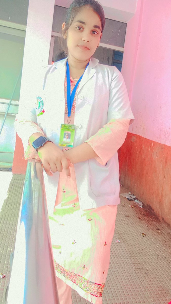 BhawnaMaur69775's tweet image. बड़ी अजीब चीज होती है न । हम मेडिको दूसरों की जिंदगी बचाने में पूरी मेहनत लगा देते हैं।
और खुद की जिंदगी को दांव पर लगा कर।🥰🥰