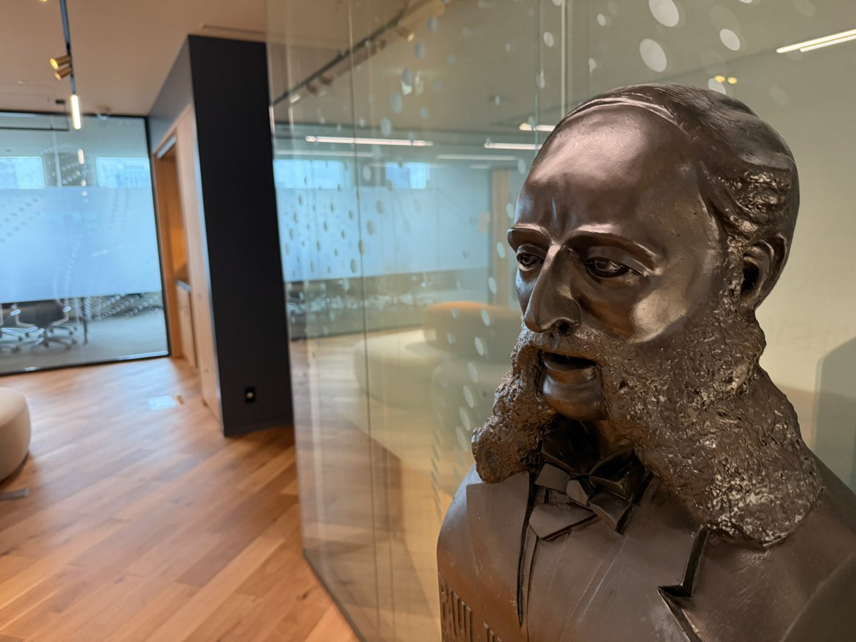 iron_emu's tweet image. Wrapping up 3 days in @Reuters Tokyo bureau with our fantastic journalistic team here. Talked parliamentary elections (watch for a jump in populist right wing support), inflation (yes, really), autos + tariffs, digital plans + AI. Arigatōgozaimasu. The Baron would be proud