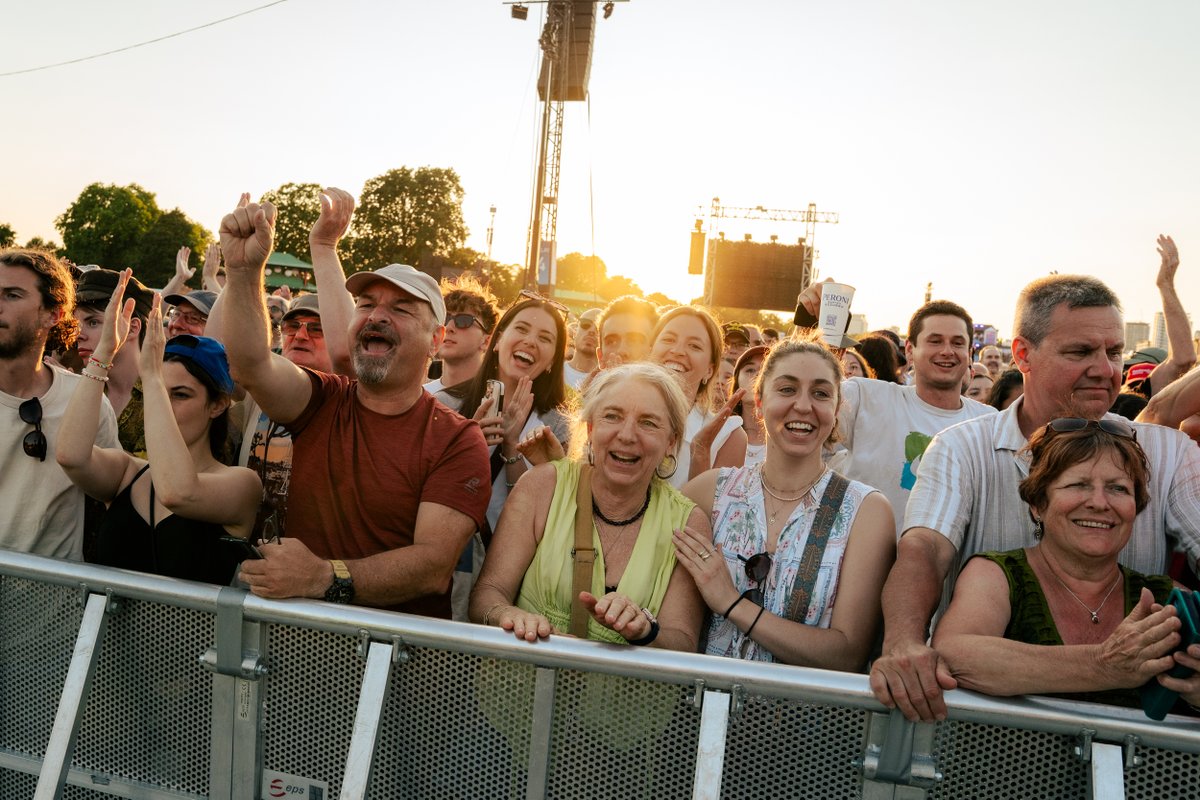 BSTHydePark's tweet image. A lover letter to those at the front ❤️

#BSTHydePark