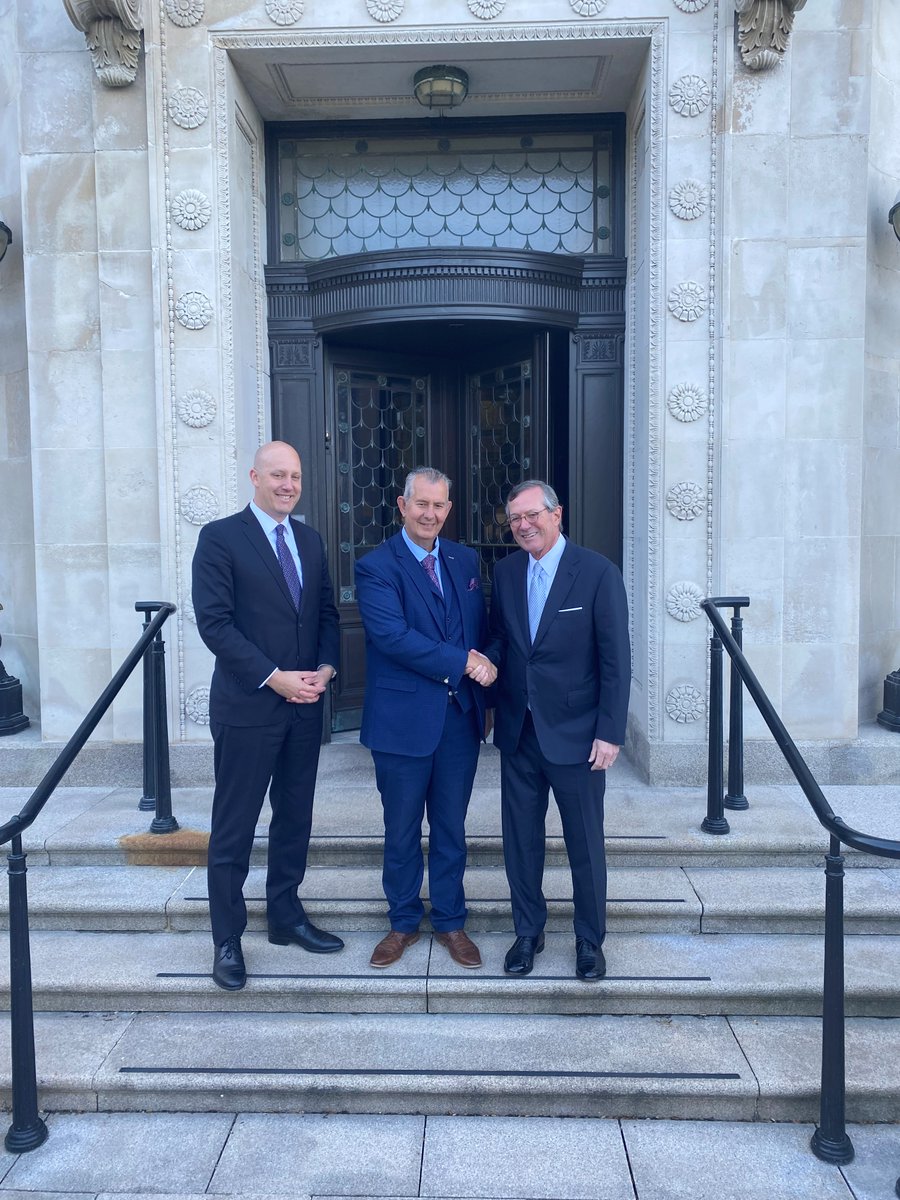 USAmbUK's tweet image. Great to start my first official engagements in Northern Ireland at Stormont - home of the region’s devolved government. Thanks to @niassembly Speaker @EdwinPootsmla for welcoming me to Parliament Buildings.