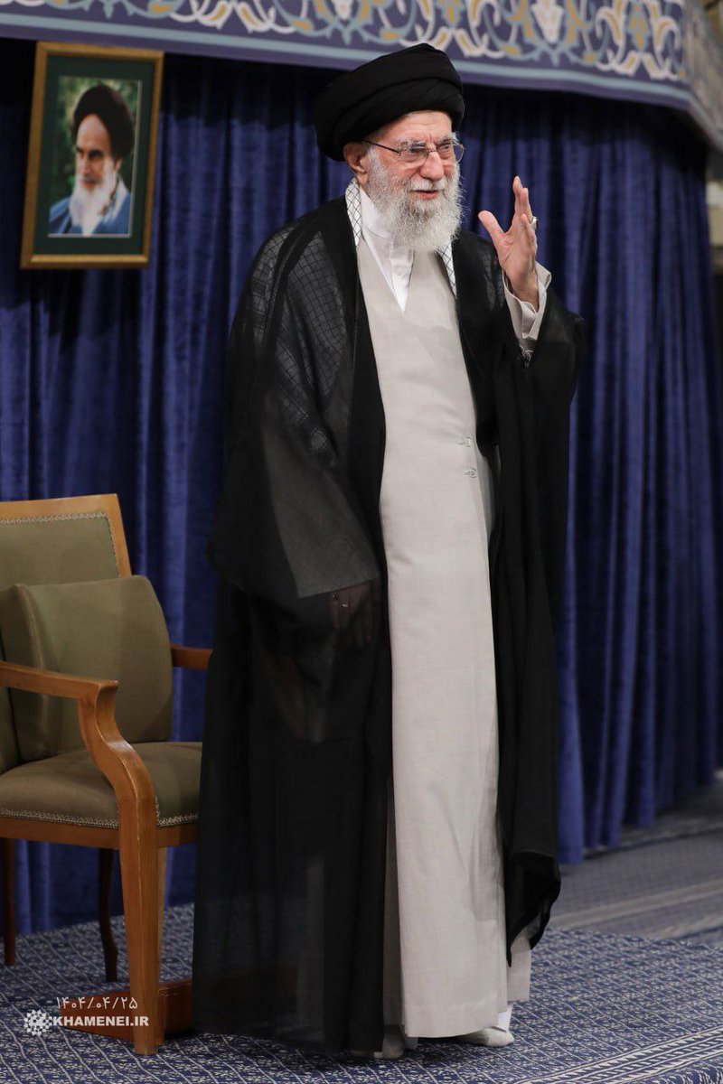 snknm435785's tweet image. رهبر انقلاب: هم در میدان دیپلماسی، هم در میدان نظامی انشاءالله به توفیق الهی هر وقت وارد بشویم با دست پر وارد خواهیم شد/ ملت ایران در هیچ میدانی به صورت طرف ضعیف ظاهر نخواهد شد
#منافق_بسه_دیگه
#صدای_تفرقه