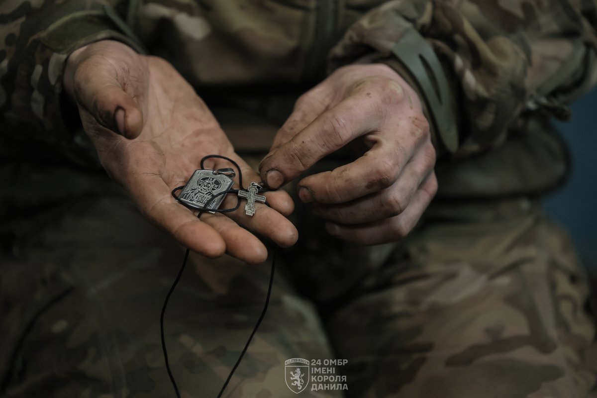 24th_brigade's tweet image. У Часовому Яру воїни 24 бригади взяли в полон десантників 98-ї дивізії РФ.
Це з’єднання вважалося елітою російської армії. З досвідом загарбницьких воєн в Ічкерії, Грузії, Сирії.
Але тепер там люди без підготовки, кримінальники, яких випускають з колоній і кидають на штурми.