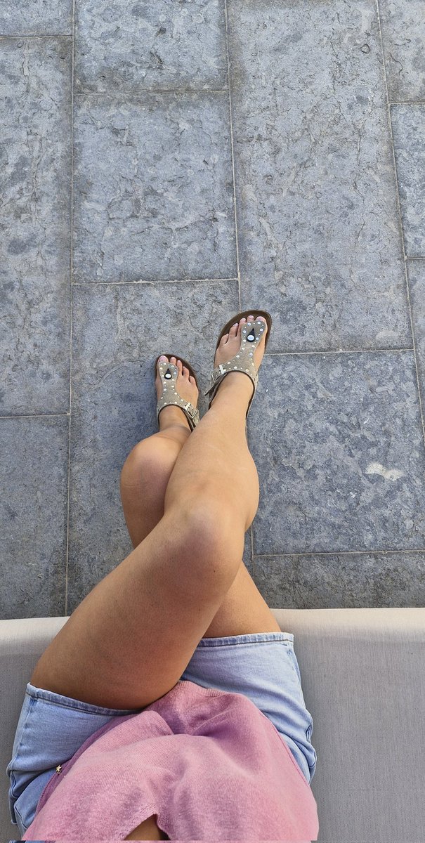 Miss Moneypenny tweet media