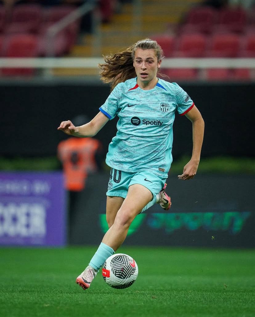 🚨INFO. LUCÍA CORRALES 

La canterana blaugrana estaría a un paso de llegar al Barça. Abandonaría su cesión en el Sevilla, dónde ha sido muy feliz, con el objetivo principal de jugar más minutos.