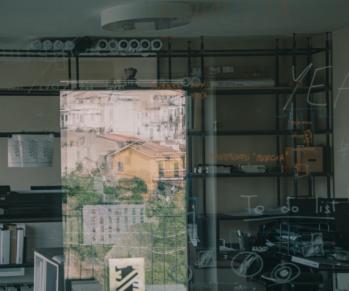 Archello's tweet image. LFSN House in Mazzarino revives a rural landmark through adaptive reuse and low-impact design. 
buff.ly/9dQ4JTQ

#AdaptiveReuse #LowImpactArchitecture #MaterialReclamation