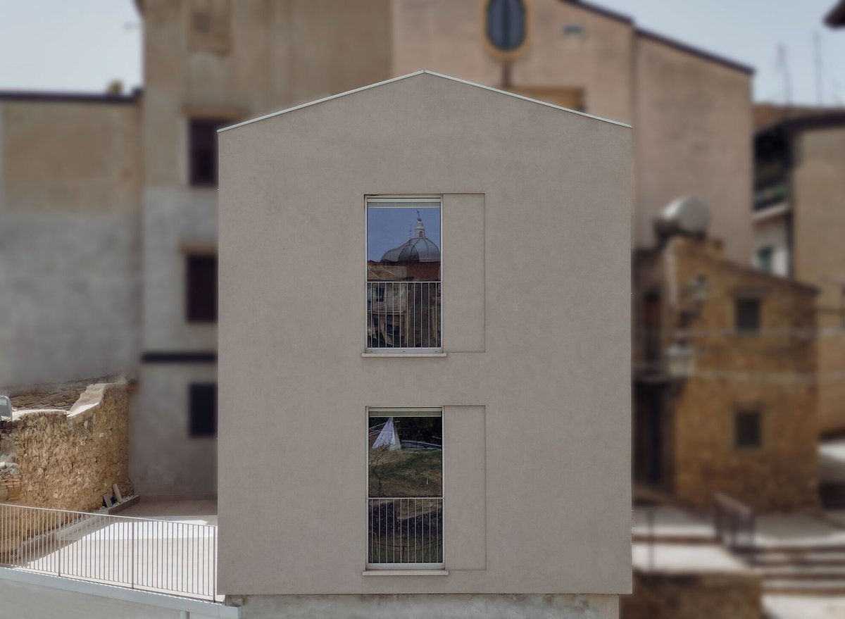 Archello's tweet image. LFSN House in Mazzarino revives a rural landmark through adaptive reuse and low-impact design. 
buff.ly/9dQ4JTQ

#AdaptiveReuse #LowImpactArchitecture #MaterialReclamation