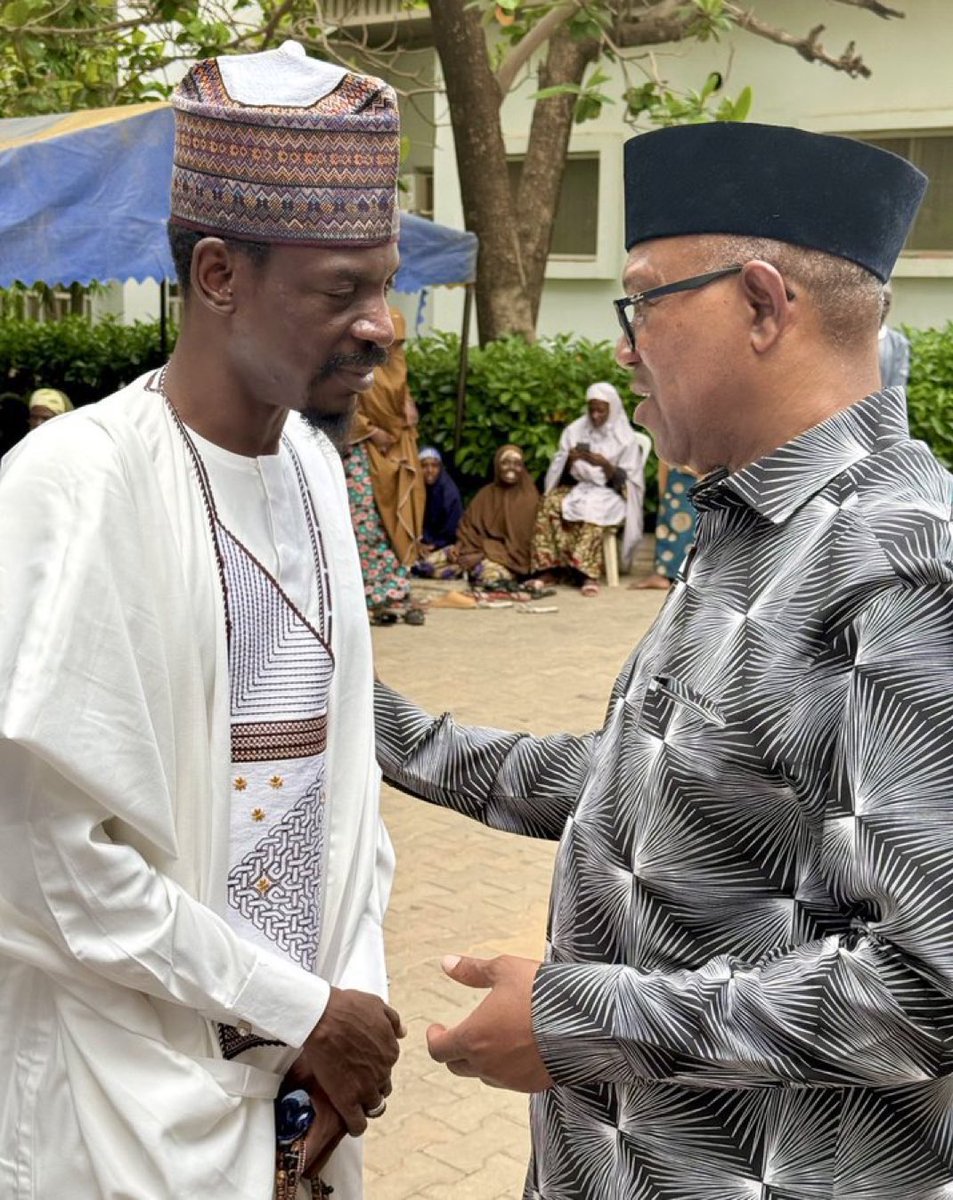 The General Snow 🇨🇮 (@generalsnow_) on Twitter photo Dear <a href="/BashirAhmaad/">Bashir Ahmad, OON</a> , you meet
Peter Obi in person now, you fold hand.
This is a man you Insult daily and spin all sorts of narrative against.
Smh. Dear <a href="/BashirAhmaad/">Bashir Ahmad, OON</a> , you meet
Peter Obi in person now, you fold hand.
This is a man you Insult daily and spin all sorts of narrative against.
Smh.