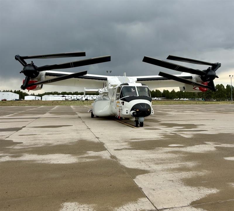 FlyFlagstaffAZ's tweet image. 🚁✈️ Spotted at FLG: The impressive CMV22B Osprey making a visit! This tiltrotor aircraft combines the vertical lift of a helicopter with the speed and range of a fixed-wing plane. #FlyFlagstaffAZ