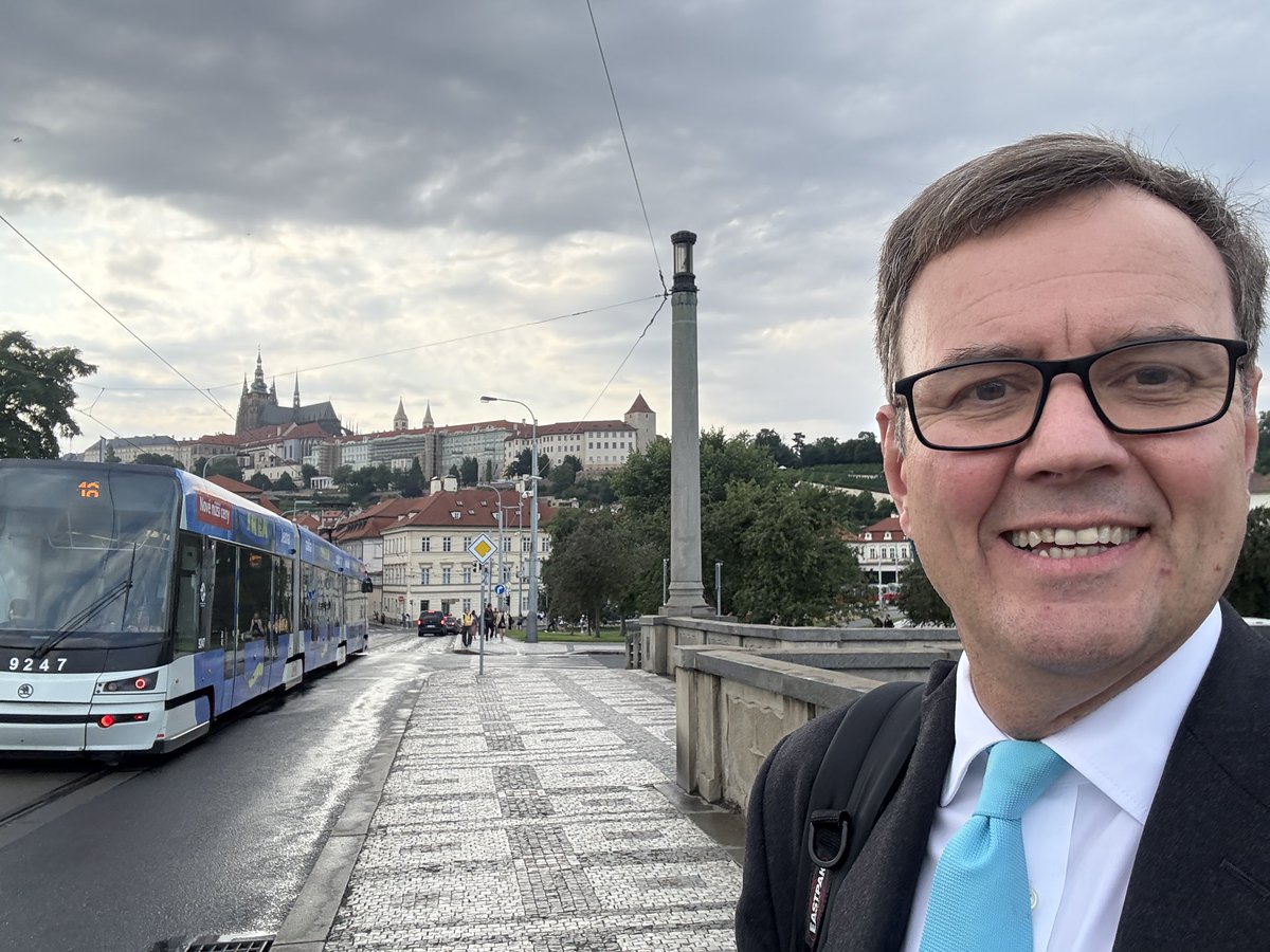 GregHands's tweet image. In Prague, my walk to work at the moment passes some major sights!
And historic interests like the monument to Czech & Slovak airmen who fought in the RAF in WW2, unveiled by @NSoames in 2014.
And my former university, 1987 & 1989, the filosofická fakulta of the @CharlesUniPRG