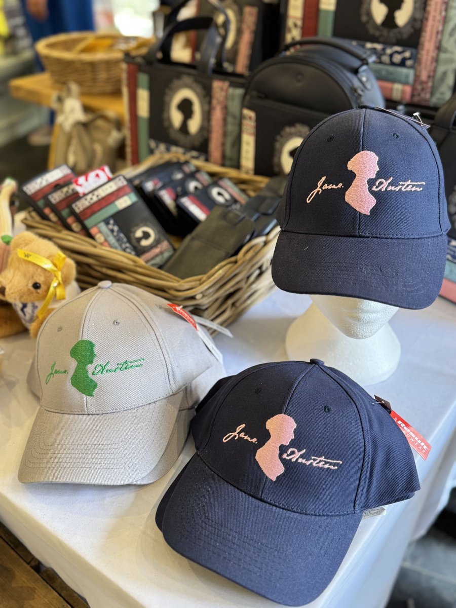 WinCathedral's tweet image. Don't forget to pick up your Jane Austen souvenirs in the Winchester Cathedral Gift Shop 👒
As well as our best-sellers, we have a range of new gifts from baseball caps to home fragrances.
📍🕘Open daily 9.30am - 5.00pm.