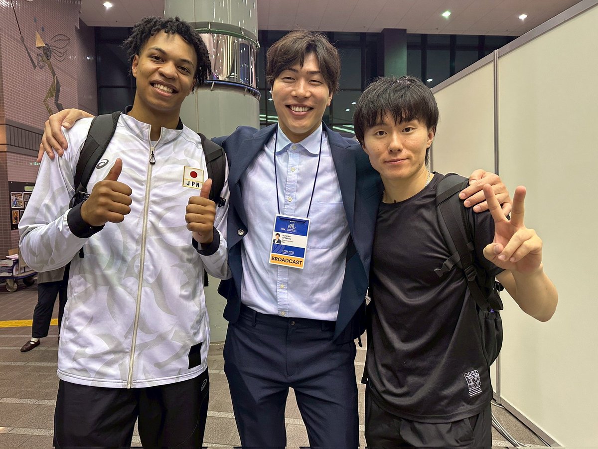 JIJIDJSARINA's tweet photo. 明日も頼んだ！！！
最強の後輩たち！

#ネーションズリーグ
#バレーボール
#日本代表
#ゴリとりゅうびの部屋
#副音声
#質問も待���てます
#りゅうび君 
#宮世琉弥
#御手洗菜々
#大阪ブルテオン
#SVリーグ https://t.co/js9tQM5Skz