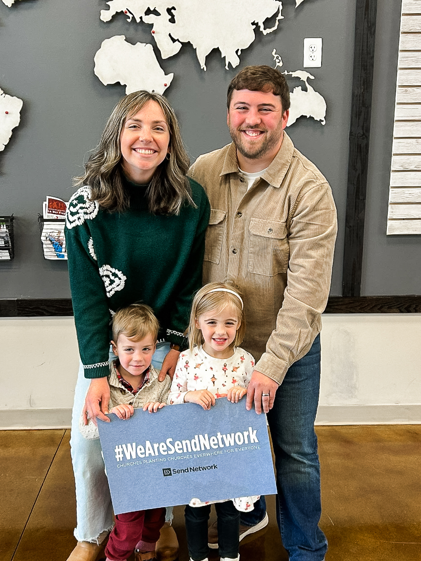 NAMB_SBC's tweet image. 🚨 Because you give, a new church is starting in Hillsborough, North Carolina!
The Griffin family followed God’s call to plant Crosslink Church, which held its first service last month. ⛪️
Now they’re preparing for their first Baptism Sunday. 🙌
By giving to #AnnieArmstrong,…