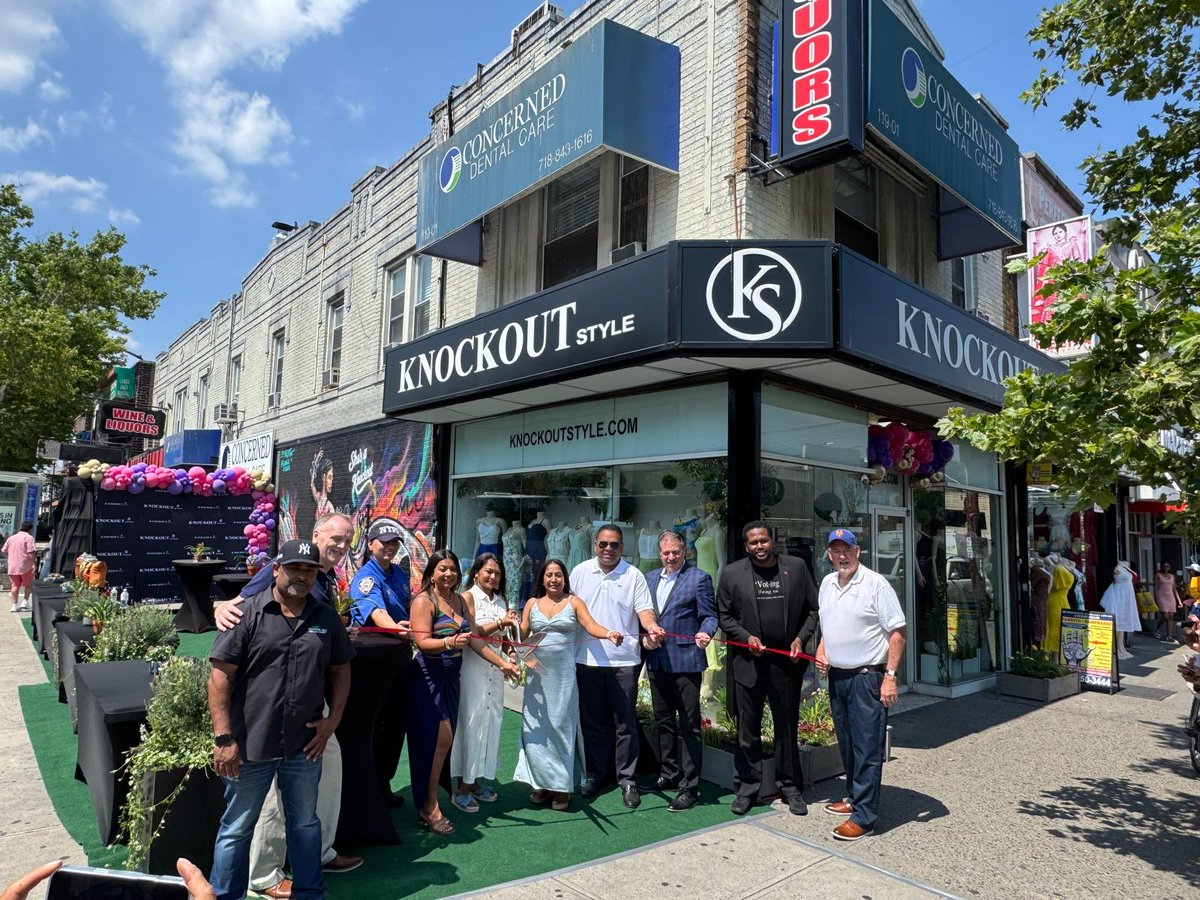 QCC CEO Tom Grech and VP of Business Development Brendan Leavy visited Richmond Hill to celebrate the grand opening of KnockOut Style!
This beloved local shop is now proudly owned and operated by three inspiring minority women from the community.
Wishing them all the success in