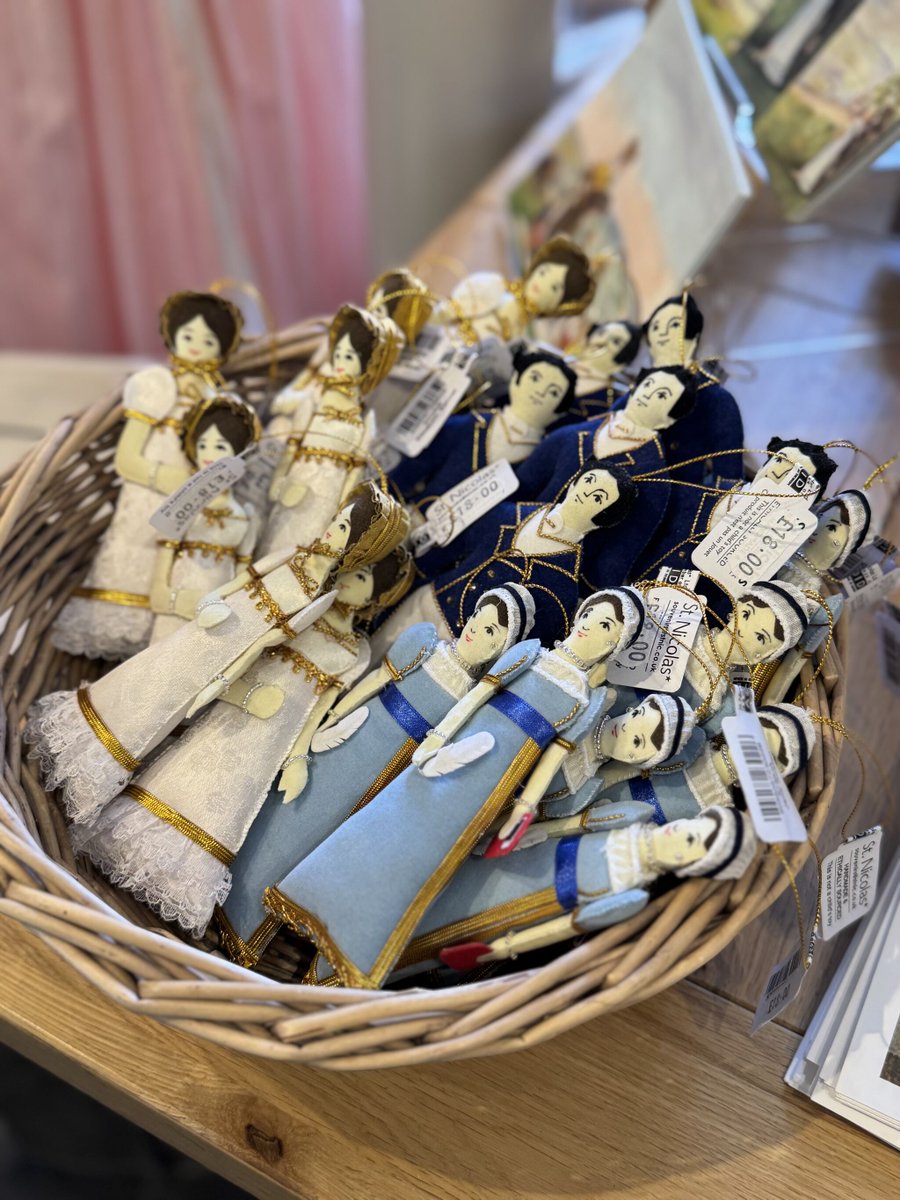 WinCathedral's tweet image. Don't forget to pick up your Jane Austen souvenirs in the Winchester Cathedral Gift Shop 👒
As well as our best-sellers, we have a range of new gifts from baseball caps to home fragrances.
📍🕘Open daily 9.30am - 5.00pm.