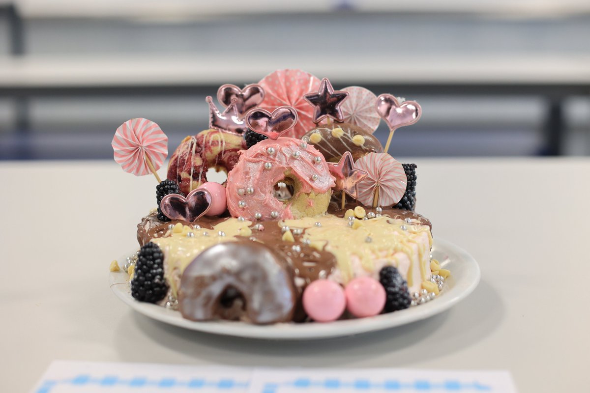 PutteridgeHSch's tweet image. 🥮 The First Class Foodies whipped up some seriously impressive cakes for the Bake Off today! 🍰👏 Well done, everyone!