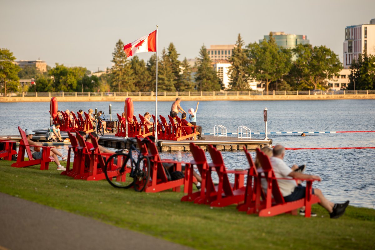 NCC_CCN's tweet image. Golden hour by the lake: it can’t be beat.  

Before summer ends, spend an evening with Dominion City and G Burger at Commissioner’s Park: 
  
🍔 Thursday and Friday: 3 pm – 9 pm   
🍻 Saturday: 11 am – 9 pm    
😎 Sunday: 11 am – 6 pm     

The Dow&apos;s Lake dock is open daily.