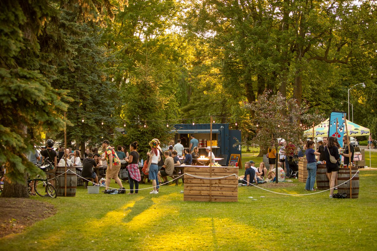 NCC_CCN's tweet image. Golden hour by the lake: it can’t be beat.  

Before summer ends, spend an evening with Dominion City and G Burger at Commissioner’s Park: 
  
🍔 Thursday and Friday: 3 pm – 9 pm   
🍻 Saturday: 11 am – 9 pm    
😎 Sunday: 11 am – 6 pm     

The Dow&apos;s Lake dock is open daily.