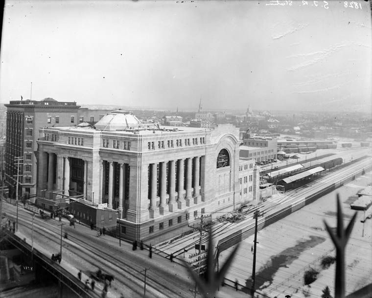 SenateCA's tweet image. Then ➡️ Now
What began as Ottawa’s central train station in the summer of 1912 is now the temporary home to the Senate of Canada.
More than a century later, this iconic building remains open to the public – ready to be explored. Plan your visit this summer and discover a piece…