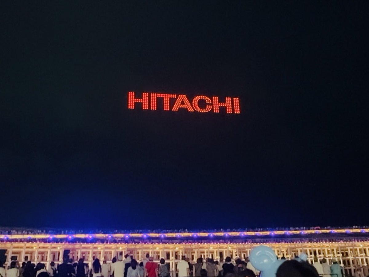 🌌夜空に浮かぶ #HITACHI ロゴ、見入ってしまいました✨ 7月27日(日