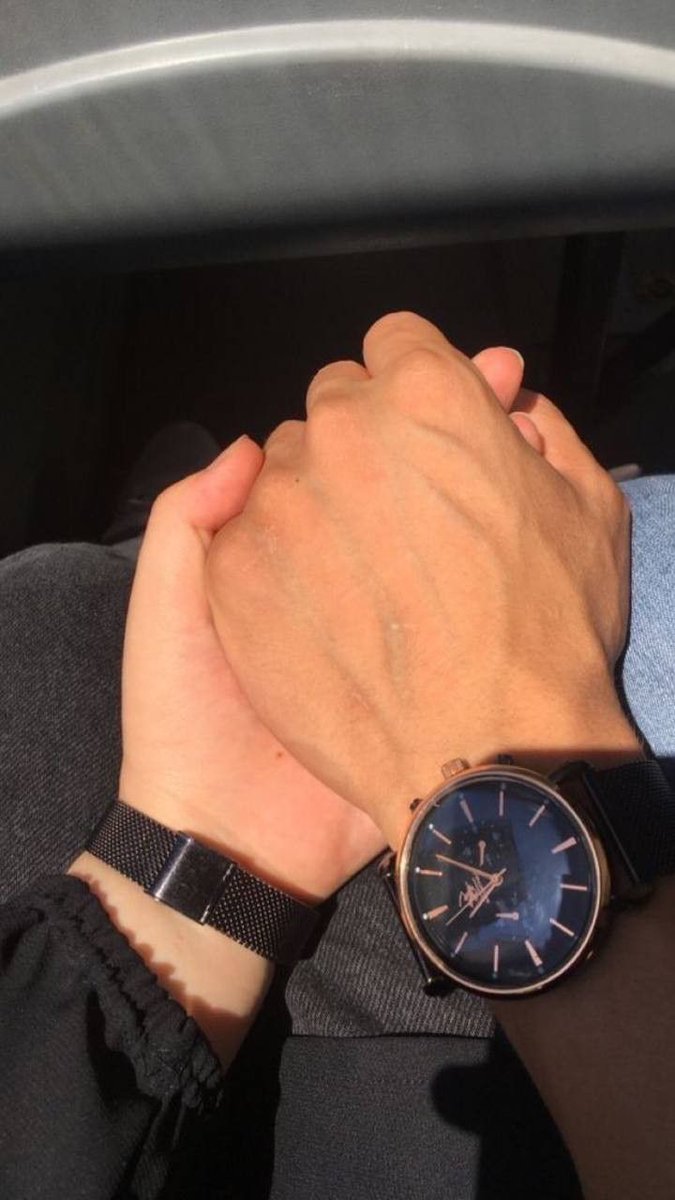 وتسألني ما الحب؟
الحب أن أكتفي بك ولا أكتفي منك أبداً.. 
💕💍
#مود