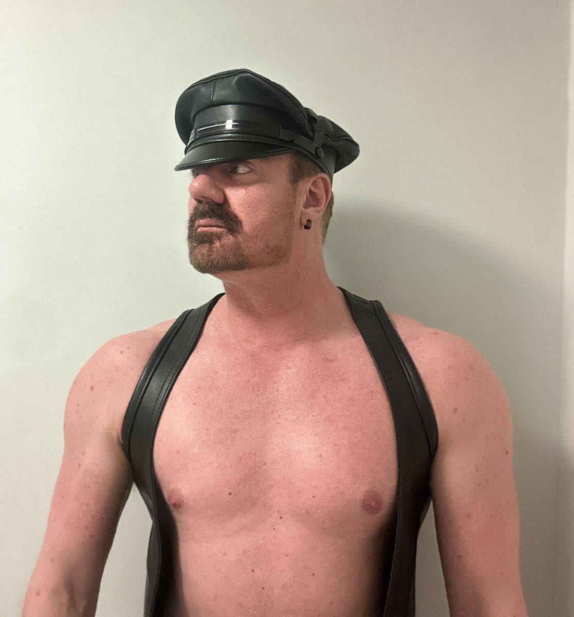 LeatherTroyUK tweet media