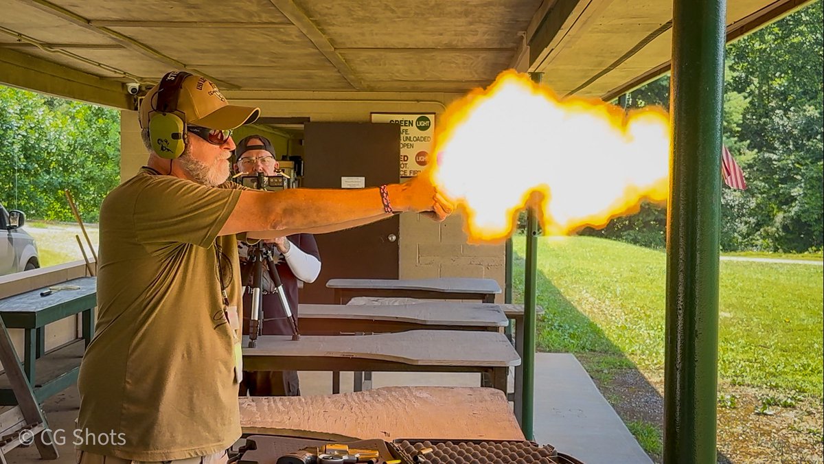christian_grest's tweet photo. Always a fun time popping off some BOOMS with the S&amp;W .500 Magnum! #wheelgunwednesday #smithandwesson #500magnum #boom #brownells #brownellsinc #bureauofpropaganda https://t.co/EIatGZLT7A