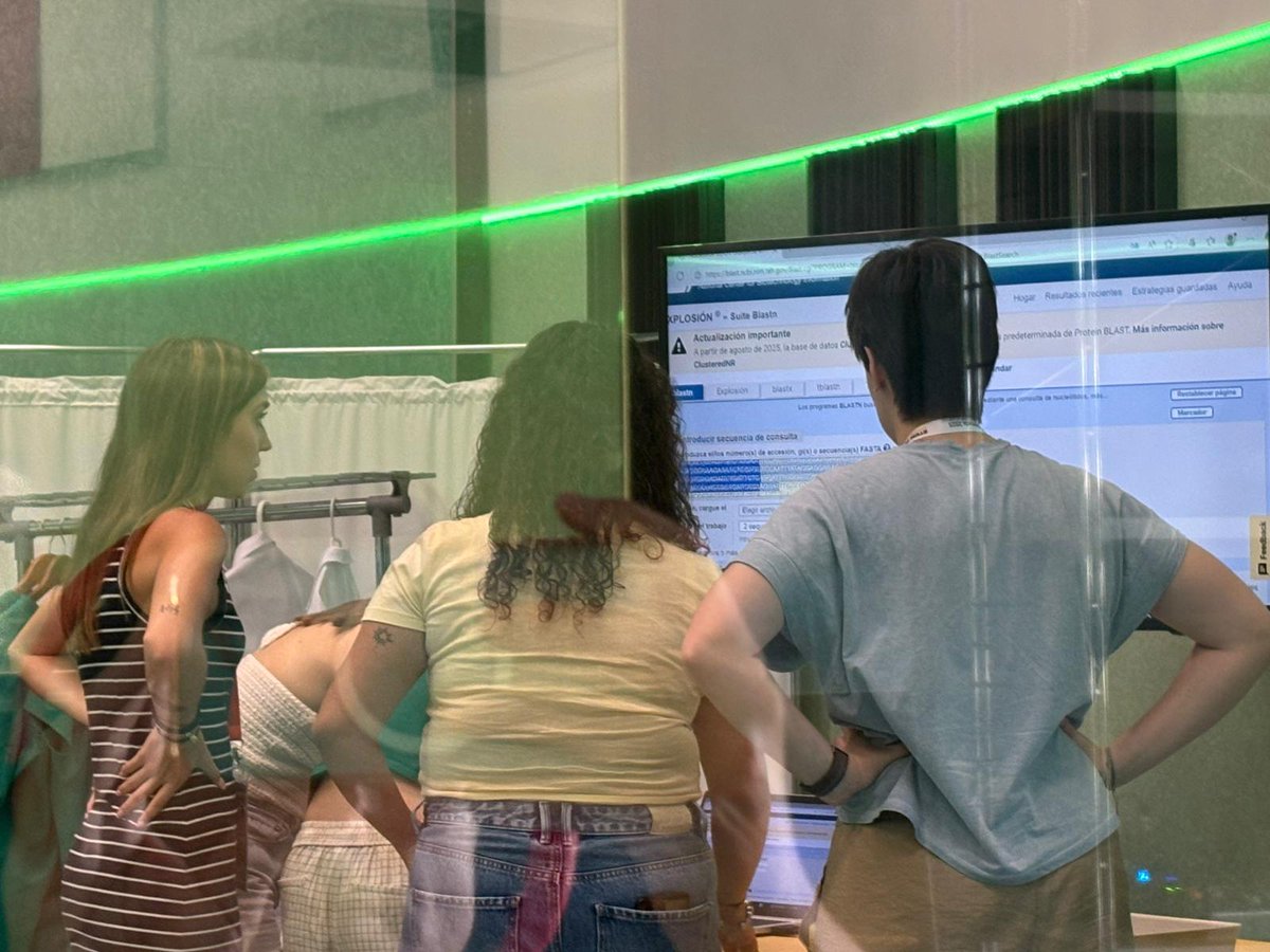 BiobancoDelSSPA's tweet image. 🎉 ¡Estrenamos Misión Hospitalaria!
Un Escape Room diseñado por @IAVANTE_FPS con la colaboración del @BiobancoDelSSPA y @hospital_hvn.
Una experiencia inmersiva para que los participantes del @BiocienciasGRX vivan una experiencia única, formativa y ¡llena de emoción!