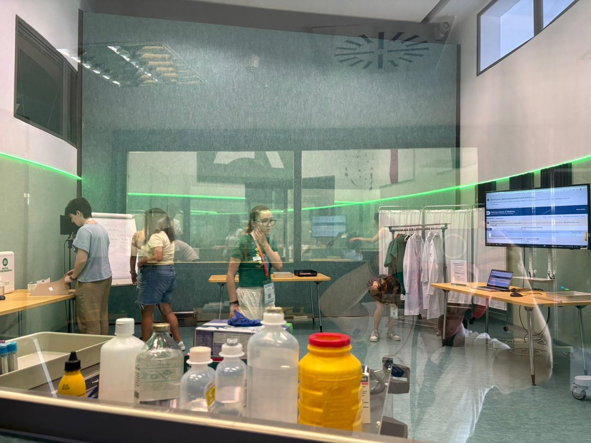BiobancoDelSSPA's tweet image. 🎉 ¡Estrenamos Misión Hospitalaria!
Un Escape Room diseñado por @IAVANTE_FPS con la colaboración del @BiobancoDelSSPA y @hospital_hvn.
Una experiencia inmersiva para que los participantes del @BiocienciasGRX vivan una experiencia única, formativa y ¡llena de emoción!
