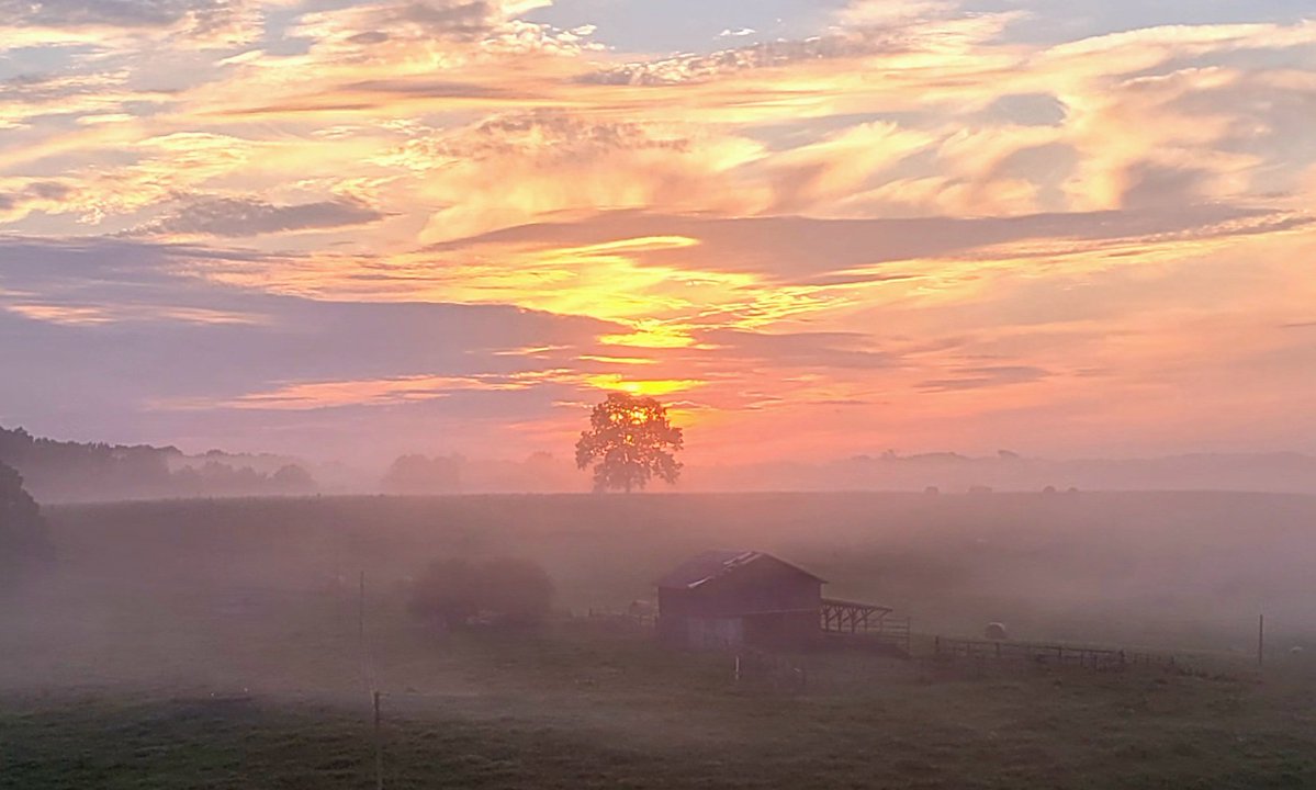 longhunter09's tweet image. Finished an early 9 mile run just as the sun was coming up. We are incredibly blessed to be able to call this place home.