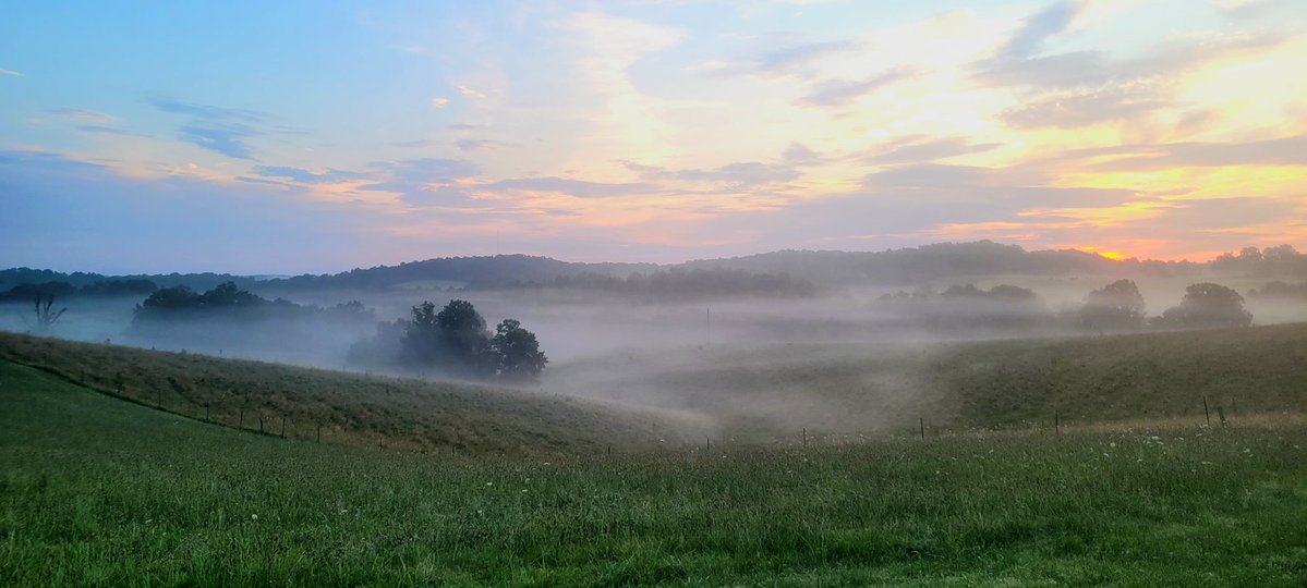 longhunter09's tweet image. Finished an early 9 mile run just as the sun was coming up. We are incredibly blessed to be able to call this place home.