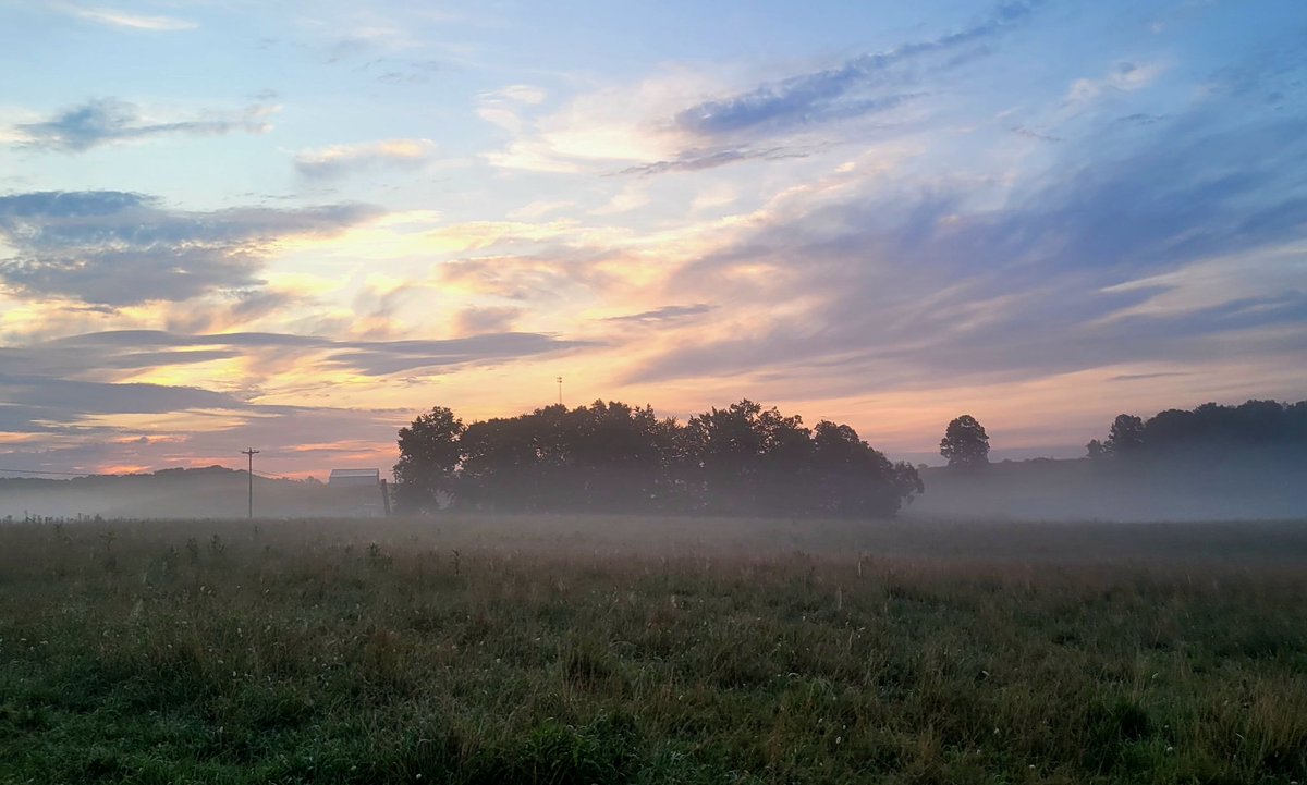 longhunter09's tweet image. Finished an early 9 mile run just as the sun was coming up. We are incredibly blessed to be able to call this place home.