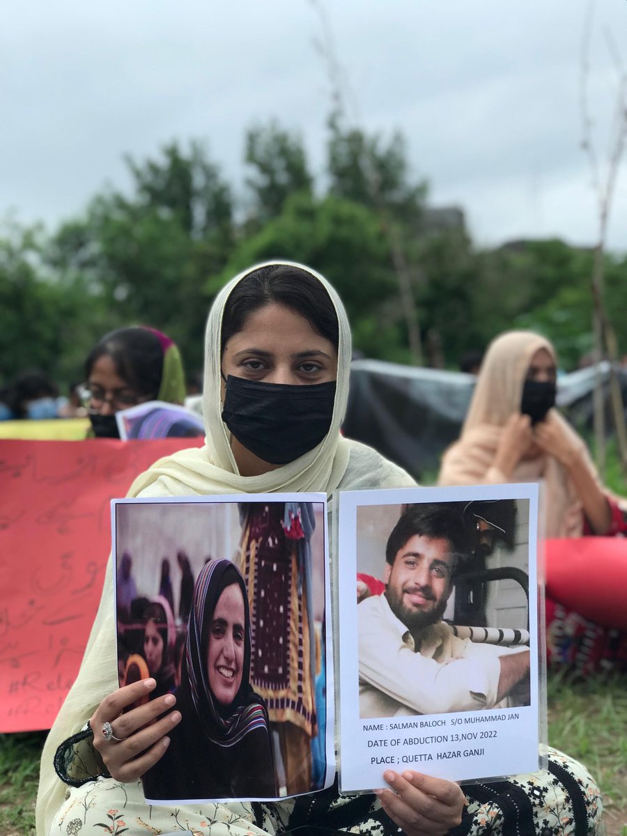 Sadia_Balochh's tweet image. ہم پر الزام ہے کہ ہم آئین و قانون نہیں مانتیں، مگر ہم پھر اسلام آباد آگئی ہیں
دیکھتی ہوں کیا اس بار مجھے میرا بھائی سلمان بلوچ واپس ملے گا؟
کیا ڈاکٹر ماہ رنگ بلوچ اور دیگر رہنماؤں کے خلاف جھوٹے مقدمات ختم ہوں گے یا پھر ہٹ دھرمی اور تشدد کا نشانہ بنایا جائے گا؟
#ReleaseBYCLeaders