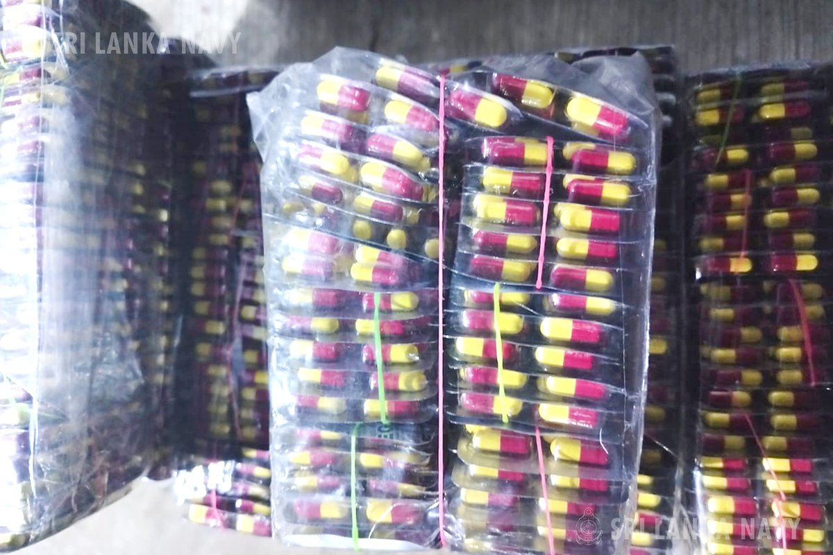 srilanka_navy's tweet image. @srilanka_navy  thwarted another smuggling attempt, seizing over 1.3M prescription pills &amp;amp; apprehending 5 suspects &amp;amp; 3 dinghies in Wellamundalama seas, 14 Jul. #NavyOps

Read more: shorturl.at/hswqG