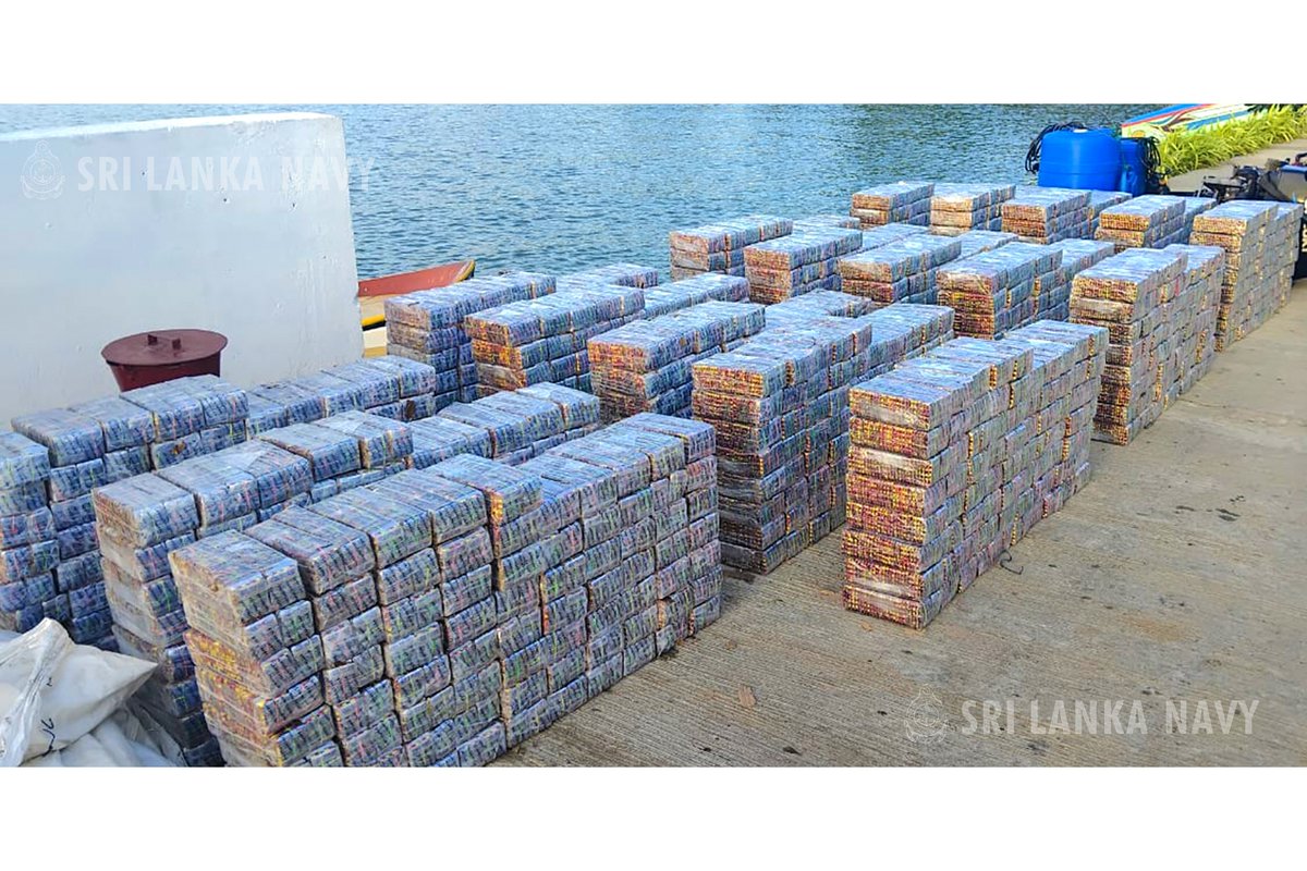 srilanka_navy's tweet image. @srilanka_navy  thwarted another smuggling attempt, seizing over 1.3M prescription pills &amp;amp; apprehending 5 suspects &amp;amp; 3 dinghies in Wellamundalama seas, 14 Jul. #NavyOps

Read more: shorturl.at/hswqG