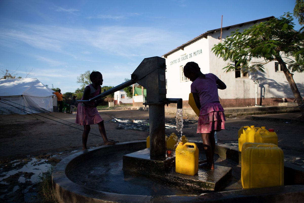 There’s no #HealthForAll without safe water 🚰

Access to safe drinking water is essential for health and well-being, and critical for safeguarding communities from diseases such as:

🔺 cholera
🔺 typhoid
🔺 hepatitis A
🔺 diarrhoea

who.int/news-room/fact…