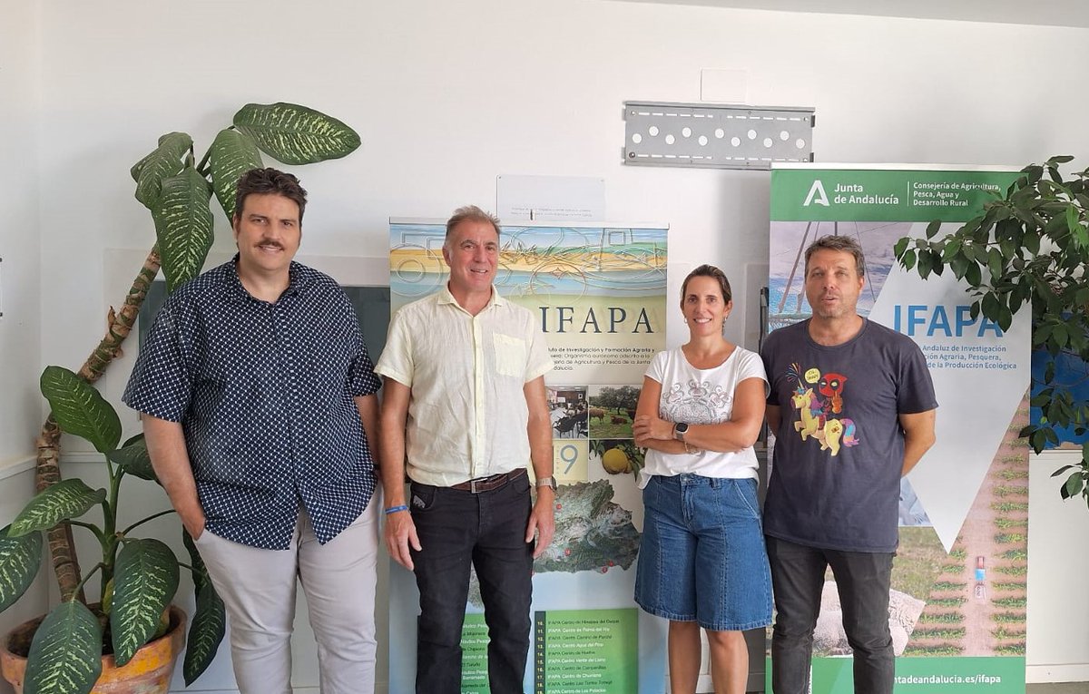 IfapaJunta's tweet image. 👨🍳El chef Xanty Elías, Estrella Verde Michelín, visita en Cartaya el centro #IFAPA Agua del Pino para conocer el trabajo y las líneas de #investigación desarrolladas por el instituto🐟🔬
Esta visita plantea la posibilidad de futuras #colaboraciones y actividades conjuntas🤝