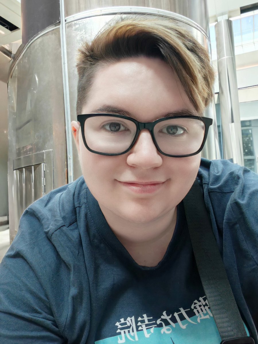 ChloeEvesVA's tweet image. Waiting for my first flight to Dallas!!! (It's delayed but still!)