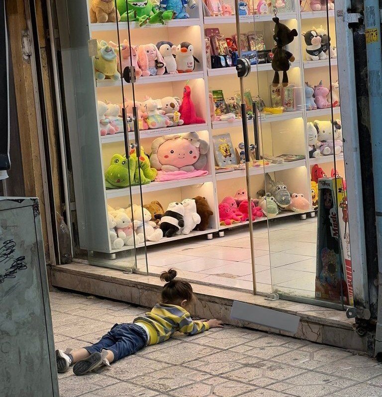fatemiM0's tweet image. +لجباز که نیستی؟
_نه اصلا
همچنان من : &quot;یا حرف من یا قهر &quot;