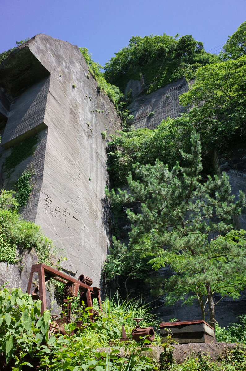 鋸山の切通しです