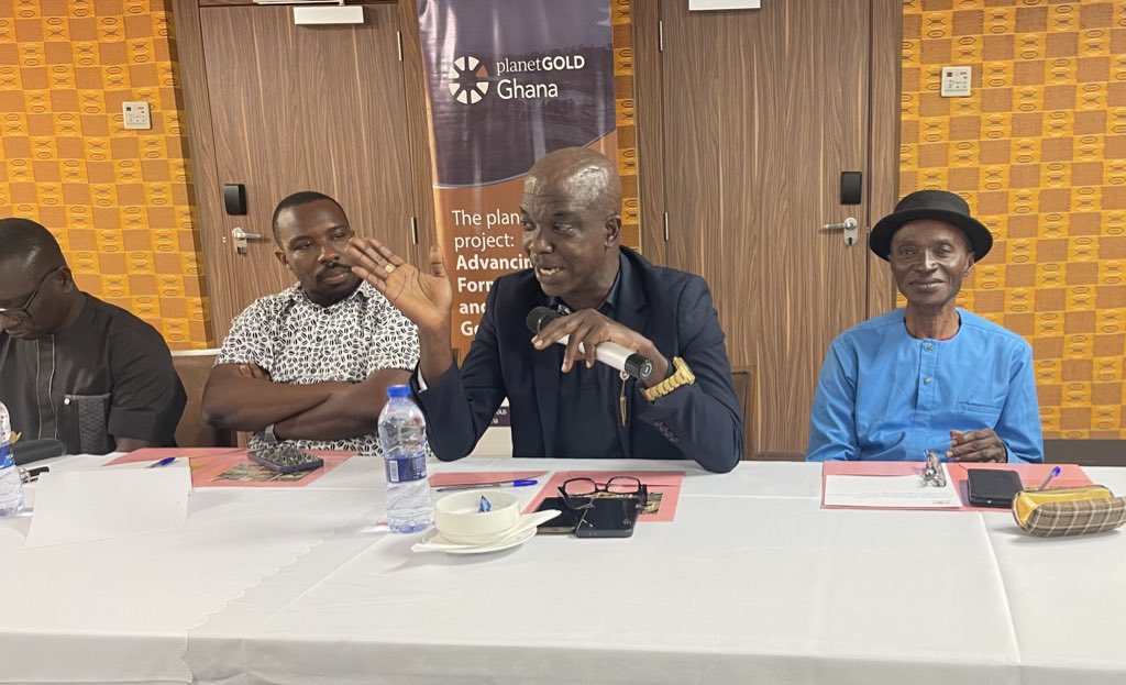 pGGhana's tweet photo. @planetGOLD Ghana, @UNDPGhana, @UNIDO, @EPA_Ghana is empowering small-scale gold miners through training on financial inclusion and responsible gold supply chains. Fostering safer and sustainable livelihoods 
#ResponsibleSupplyChains 
#FinancialInclusion 
#LetsMakeMercuryHistory https://t.co/JfIbDlRbzr