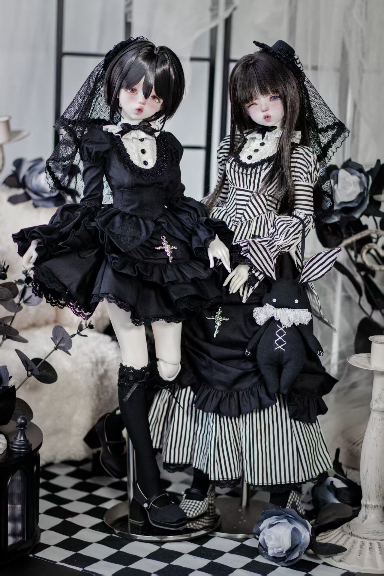 【即購入OK】ミニチュアドール服　黒Tありつなぎ服９着 即購入OK】ミニチュアドール 黒Tありつなぎ服2着 - メルカリ