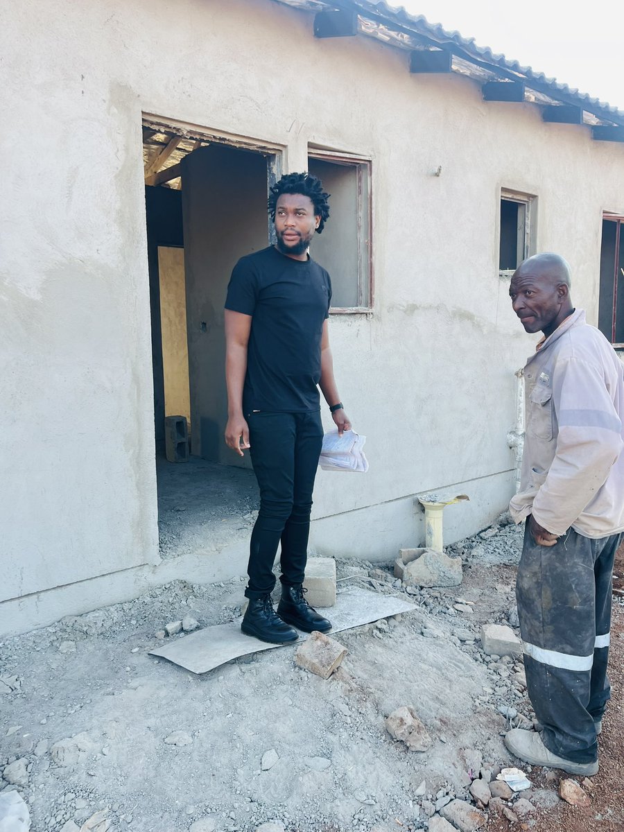 EFFward11's tweet image. ♦️Earlier Today♦️
Ward Cllr Mafia Fane did a site visit today at the house that is under construction for a military veteran at Goba Village, Ward 11 Nkomazi Municipality.
The project is at 75% completion and it shall soon be handed over to the beneficiary.