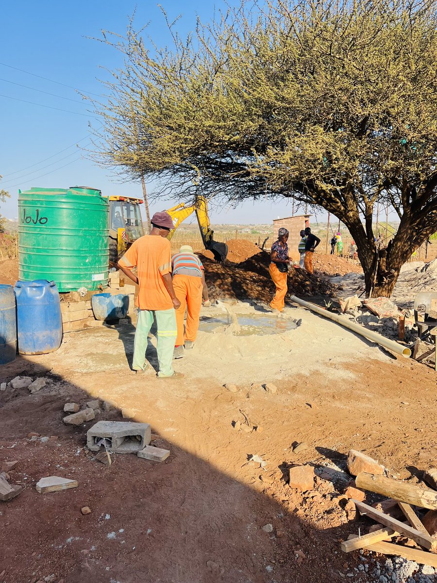 EFFward11's tweet image. ♦️Earlier Today♦️
Ward Cllr Mafia Fane did a site visit today at the house that is under construction for a military veteran at Goba Village, Ward 11 Nkomazi Municipality.
The project is at 75% completion and it shall soon be handed over to the beneficiary.