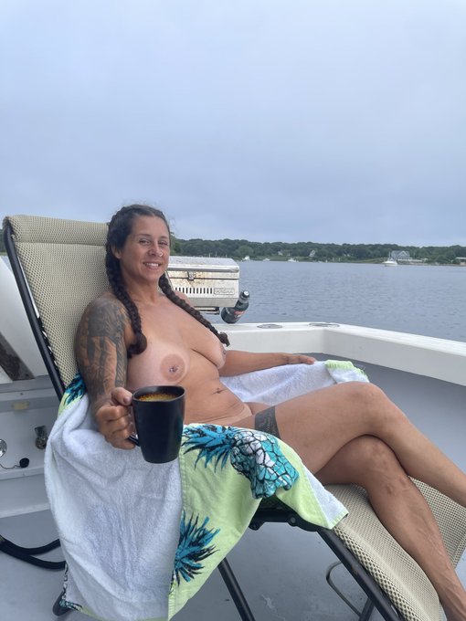 Watch Rae D's leaked NSFW photo on TwXstars