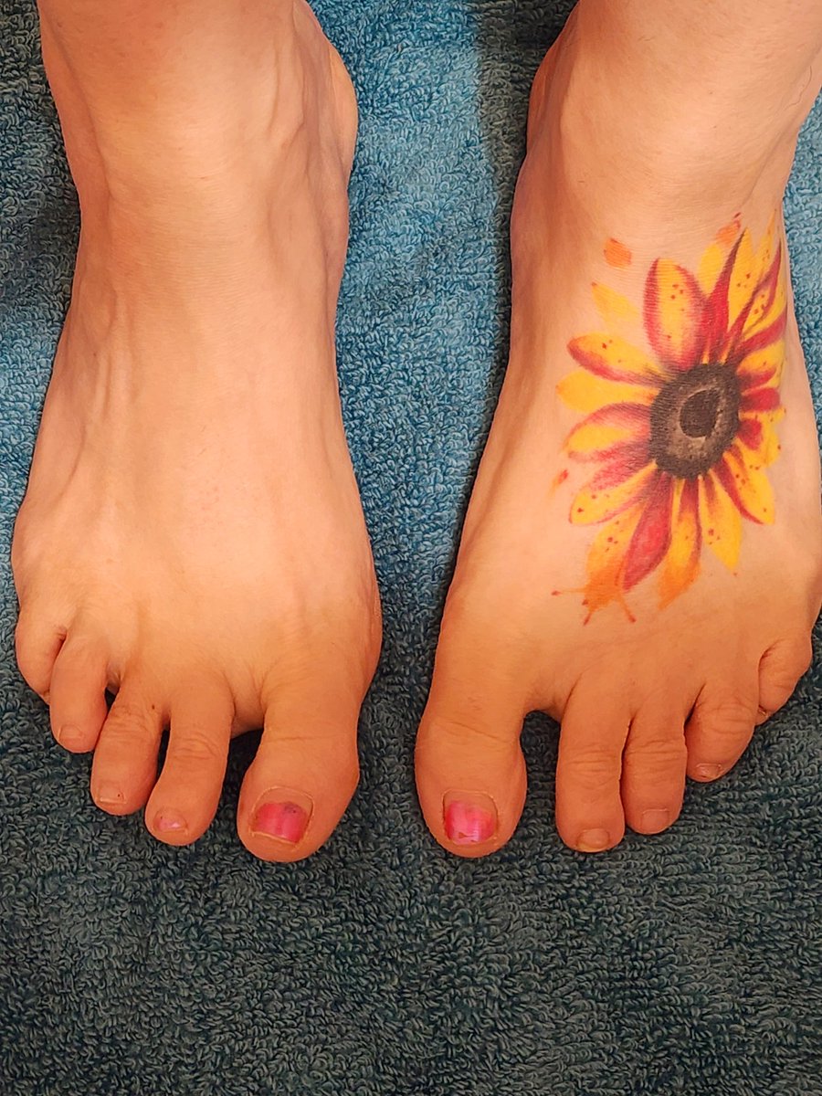 Spiicycupcake's tweet photo. Wow I definitely need my toes done 👀 https://t.co/Ys3KITqIu1